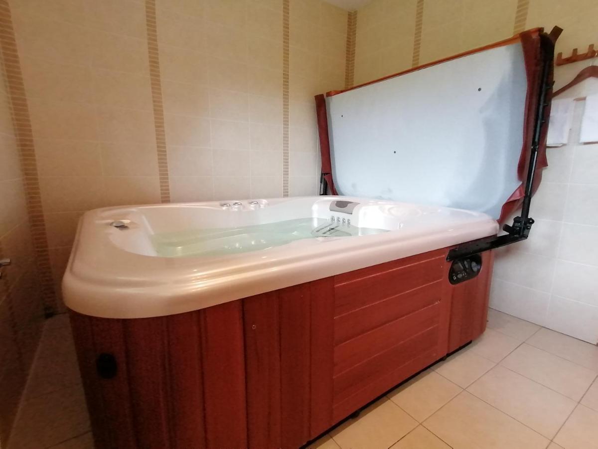 L'Atelier D'Arthur - Gite Chaleureux Avec Jacuzzi. Tenneville Екстериор снимка